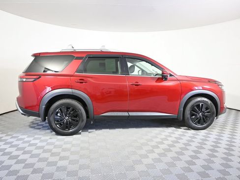 Used 2023 Nissan Pathfinder SL AWD/4WD image 7
