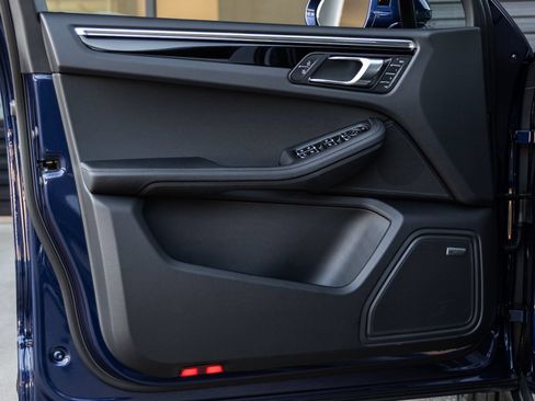 Certified 2026 Porsche Macan AWD/4WD image 21