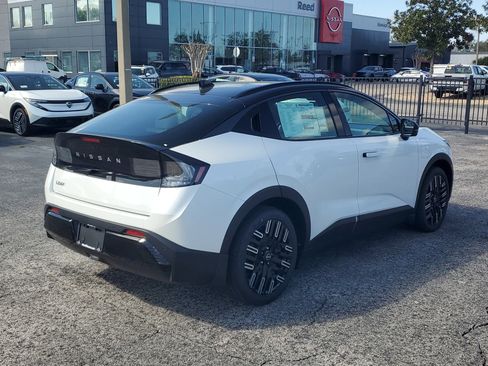 New 2026 Nissan Leaf Platinum+ image 4