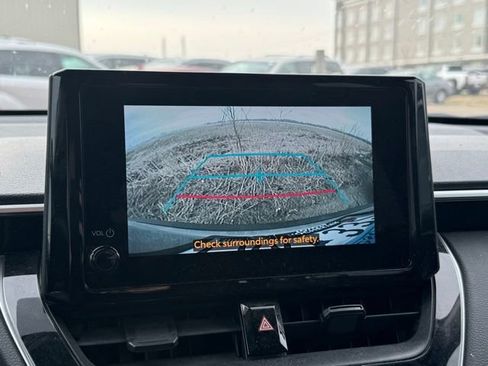 Used 2023 Toyota Corolla Cross LE w/ Moonroof Package image 4