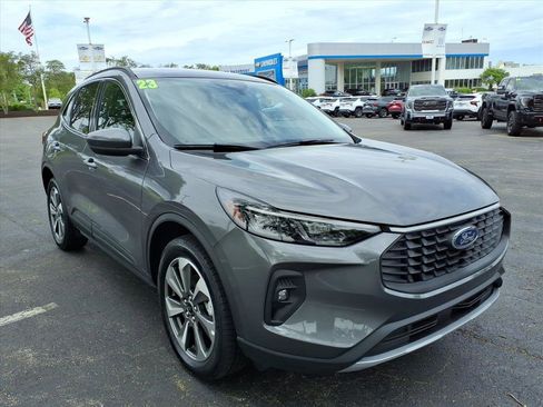 Used 2025 Ford Escape Platinum AWD/4WD image 1