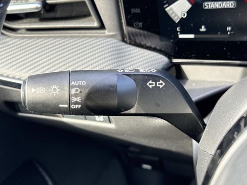 Certified 2025 Nissan Kicks SR image 15