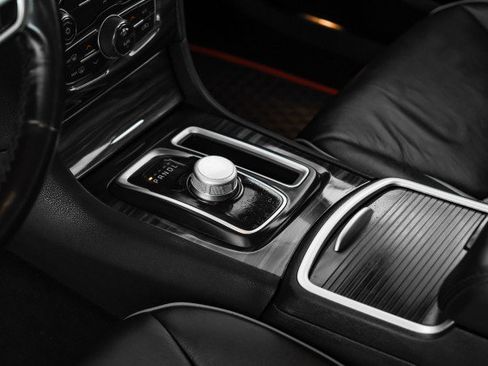 Used 2022 Chrysler 300 Touring w/ Sport Appearance Package image 21