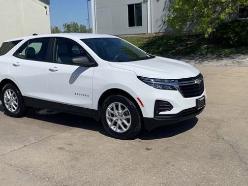 Used 2023 Chevrolet Equinox LS w/ Driver Confidence II Package FWD image 2