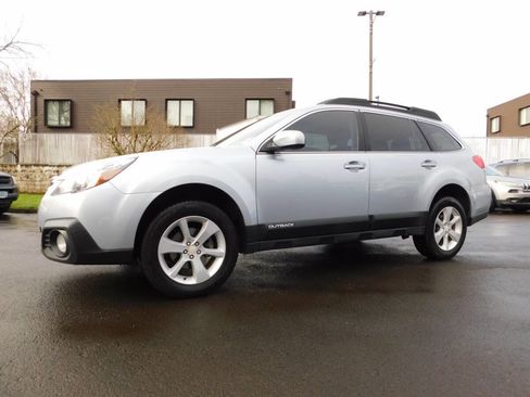 Used 2014 Subaru Outback 2.5i Premium image 4