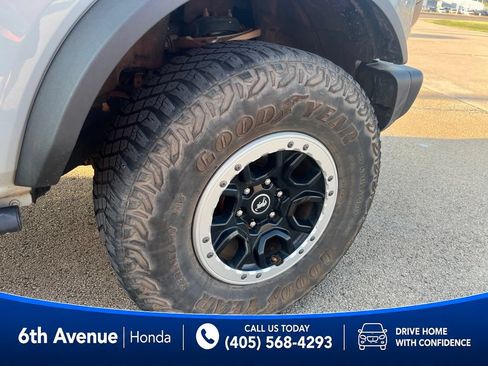 Used 2023 Ford Bronco Badlands w/ Sasquatch Package AWD/4WD image 12