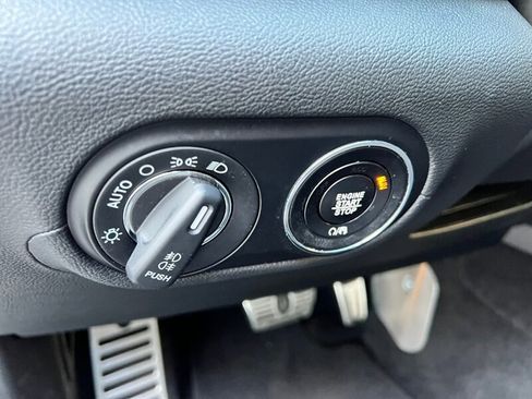 Used 2018 Maserati Levante image 31