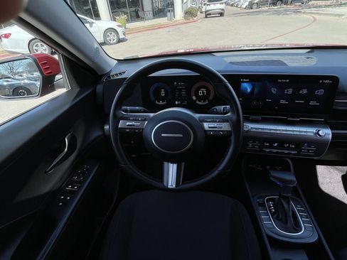 Used 2025 Hyundai Kona SEL image 11