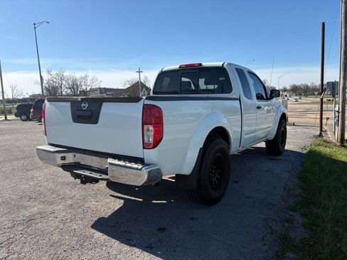 Used 2017 Nissan Frontier SV image 7