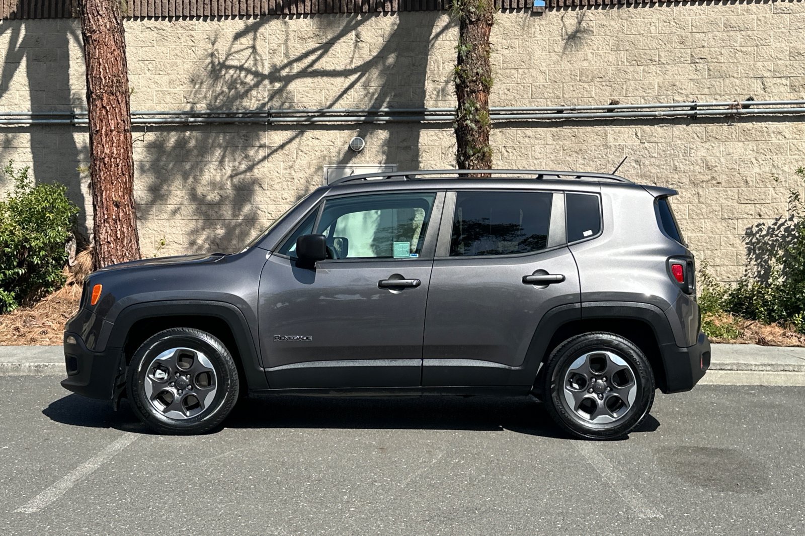 Used 2017 Jeep Renegade Sport w/ Power & Air Group FWD image 6