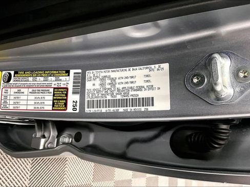 Used 2025 Toyota Tacoma SR5 AWD/4WD image 39