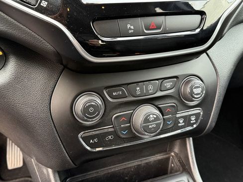 Used 2020 Jeep Cherokee Limited image 20