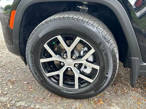 Certified 2025 Jeep Grand Cherokee Limited w/ MOPAR Finishing Package RWD image 28