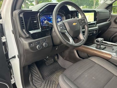 Used 2025 Chevrolet Silverado 1500 LT AWD/4WD image 25