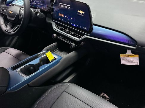 New 2026 Chevrolet Equinox EV LT image 31