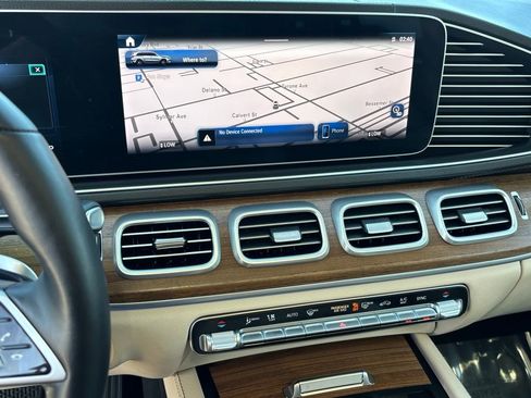 Used 2025 Mercedes-Benz GLS 450 4MATIC image 14