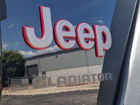 Certified 2026 Jeep Gladiator Rubicon AWD/4WD image 9
