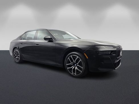 Used 2024 BMW 740i image 1