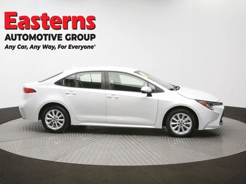 Used 2022 Toyota Corolla LE w/ LE Convenience Package FWD image 44