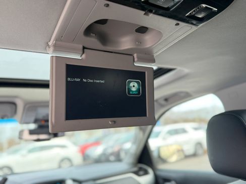 Used 2018 GMC Yukon XL SLT w/ Open Road Package image 20