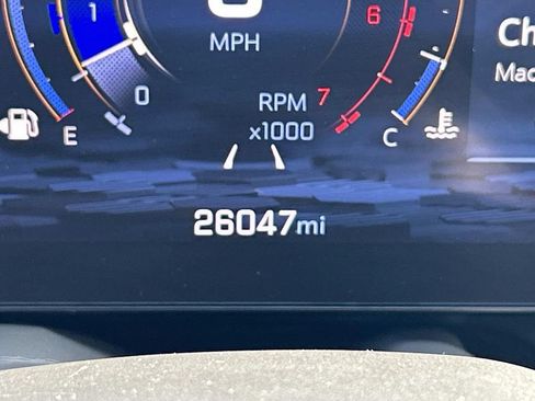 Used 2025 Chevrolet Suburban Z71 image 38