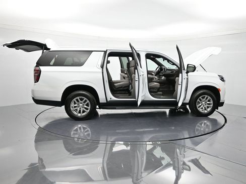 Used 2024 Chevrolet Suburban LT image 48