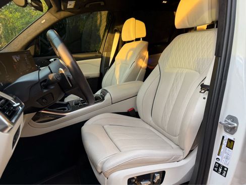 Used 2024 BMW X7 M60i w/ Executive Package AWD/4WD image 8