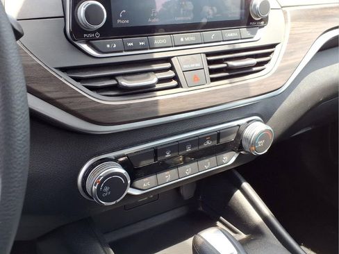 Used 2025 Nissan Altima 2.5 SV FWD image 6