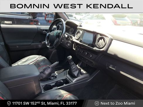 Used 2017 Toyota Tacoma SR image 12