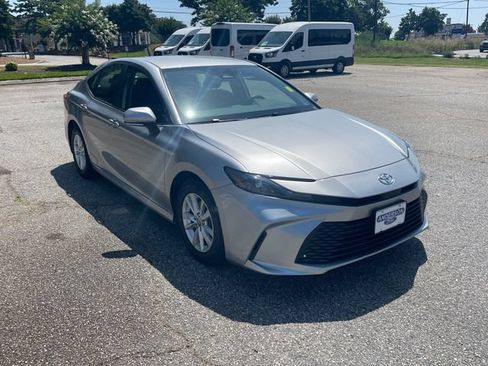 Used 2025 Toyota Camry LE FWD image 3