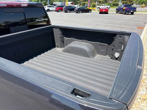 Used 2024 Chevrolet Silverado 1500 High Country w/ Z71 Off-Road Package AWD/4WD image 9