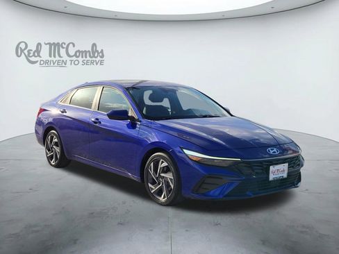 Used 2025 Hyundai Elantra SEL image 1