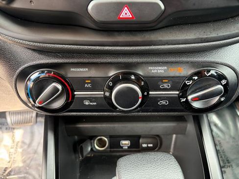 Used 2020 Kia Soul LX FWD image 18