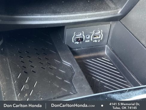 Used 2025 Chrysler Pacifica Limited w/ Trailer Tow Group FWD image 23