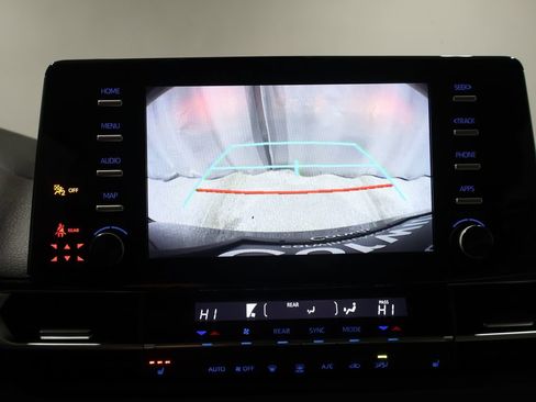 Used 2024 Toyota Sienna XLE image 26