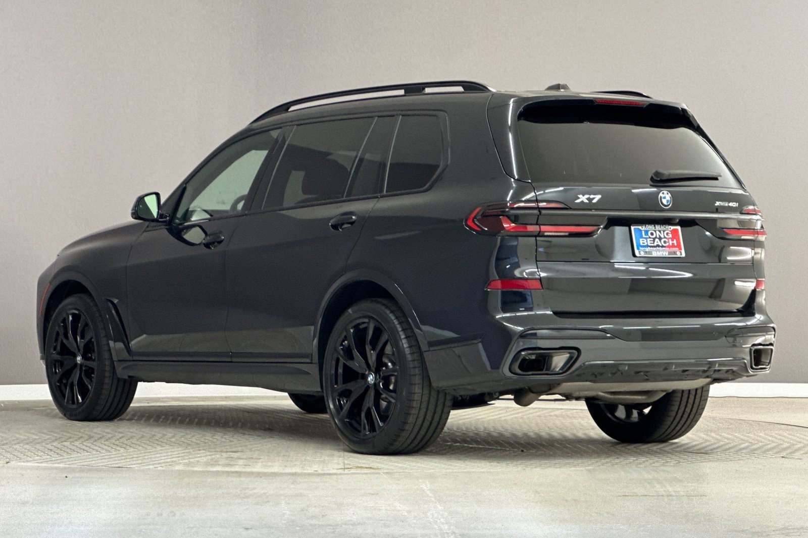 Certified 2025 BMW X7 xDrive40i w/ M Sport Package AWD/4WD image 3