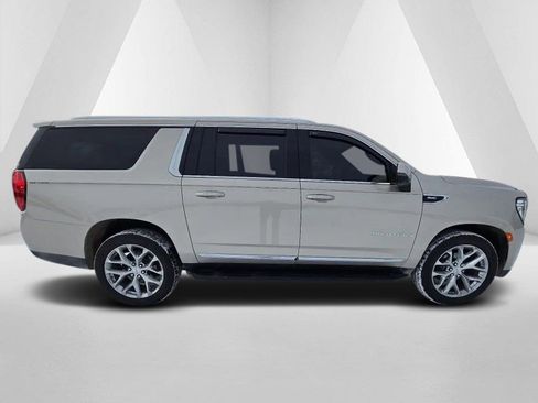 Used 2021 GMC Yukon XL SLT w/ SLT Premium Package image 8