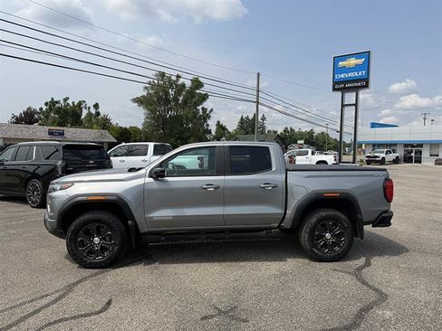 Used 2024 GMC Canyon Elevation w/ Convenience Package AWD/4WD image 3