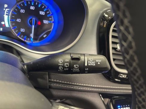 Used 2026 Chrysler Pacifica Limited FWD image 29