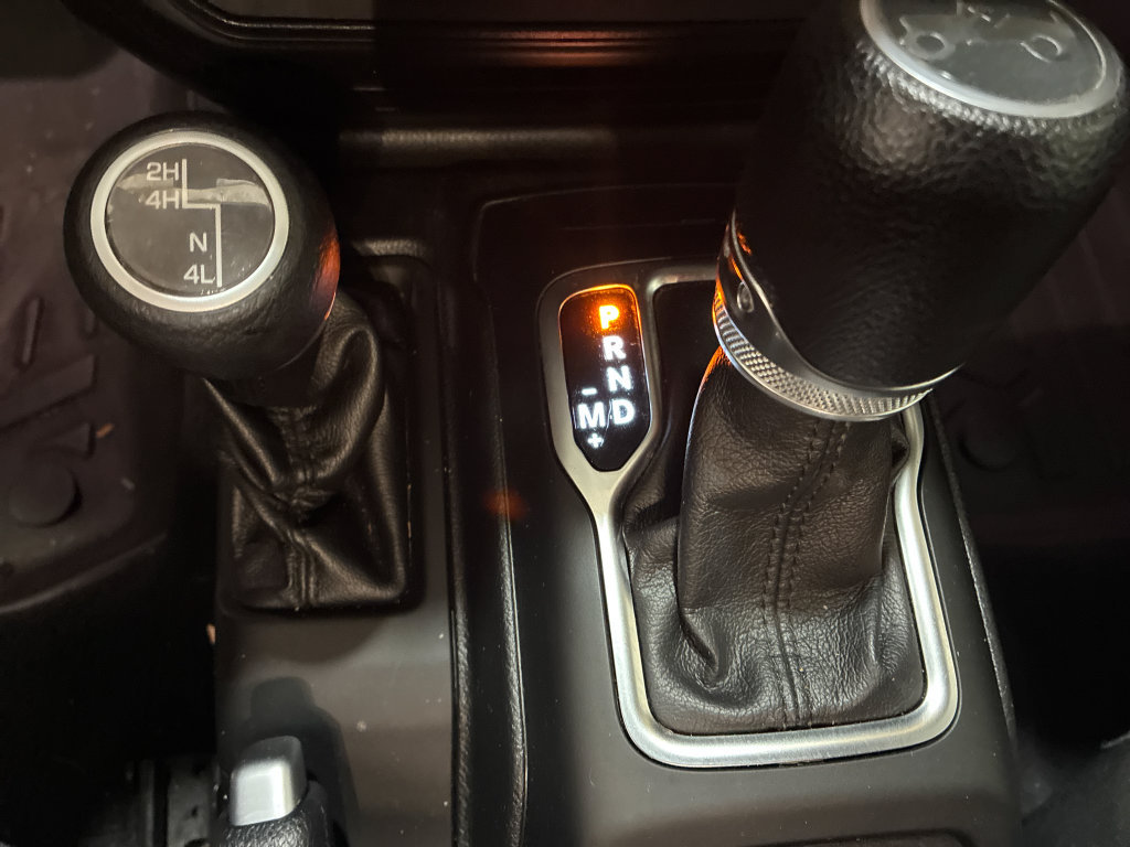 Used 2019 Jeep Wrangler Sport AWD/4WD image 16