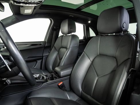 Certified 2023 Porsche Macan AWD/4WD image 5