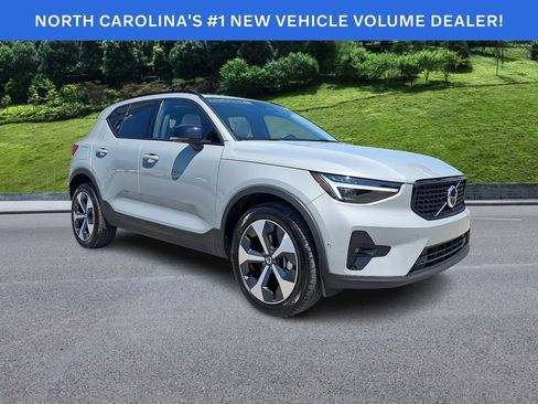 Certified 2026 Volvo XC40 B5 Plus AWD/4WD image 1