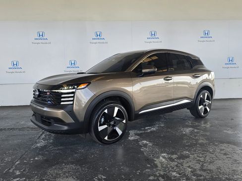 Used 2025 Nissan Kicks SR FWD image 56