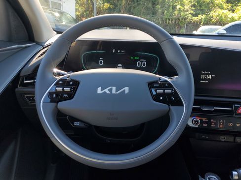 New 2025 Kia Niro EX image 25