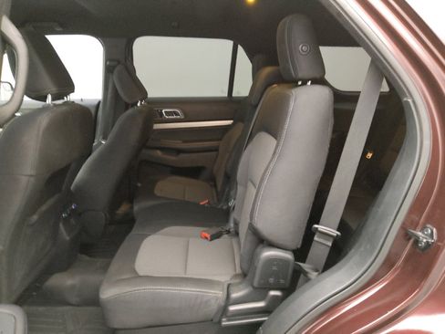 Used 2018 Ford Explorer XLT w/ Equipment Group 201A FWD image 18