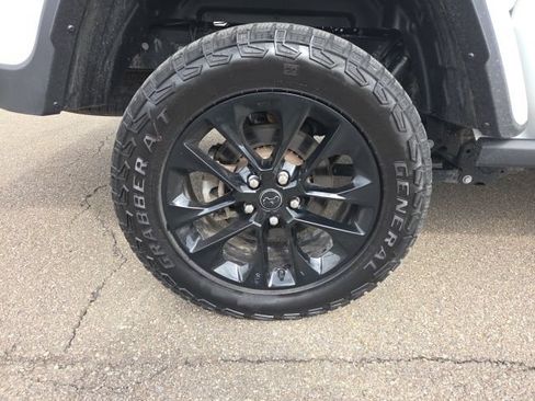 Used 2025 Jeep Gladiator Overland AWD/4WD image 15