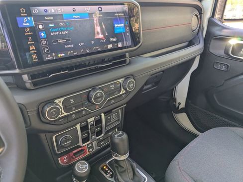 Used 2025 Jeep Wrangler Unlimited Rubicon image 20