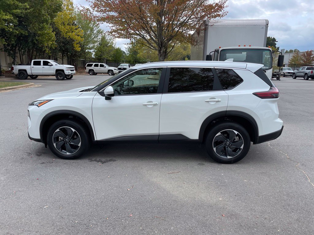 Used 2025 Nissan Rogue SV AWD/4WD image 4