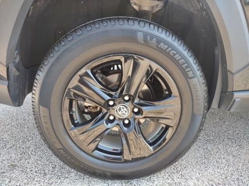 Used 2021 Toyota RAV4 XLE FWD image 24