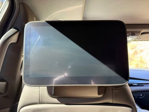 Used 2024 Cadillac Escalade Sport w/ LPO, ONYX Package image 18